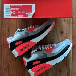 NIKE Air Max 90 6.5 Youth / 7.5 Womens NWT